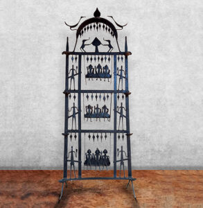 Showpiece With Multiple Figures